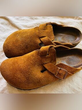 Birkenstock Suede Buckle Clogs in brown Boston 39 narrow